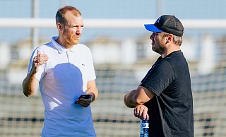 Sport-Geschäftsführer Benjamin Weber (l.) und Trainer Lukas Kwasniok sind entspannt. - Besim Mazhiqi