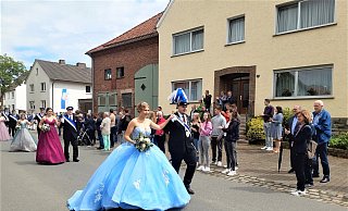 Bejubelt: Das Körbecker Königspaar Andre Sommerhoff und Maren Blömeke. - Holger Flörke