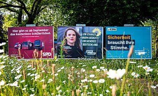 Wahlplakate von der SPD, Bündnis90/ Die Grünen und der CDU: Von Donnerstag bis Sonntag wählen die Bürgerinnen und Bürger der 27 EU-Staaten ein neues Europaparlament. Den Auftakt machen am Donnerstag die Niederlande. In Deutschland und den meisten anderen Ländern wird am Sonntag gewählt. - Daniel Bockwoldt/dpa