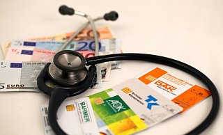 Die Kunden mehrerer Krankenkassen müssen sich auf Umstellungen bei der Kontaktaufnahme gefasst machen. - usage worldwide