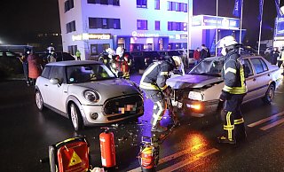 Auf der Eckendorfer Straße kommt es zum heftigen Zusammenstoß zweier Pkw. - Charlotte Mahncke