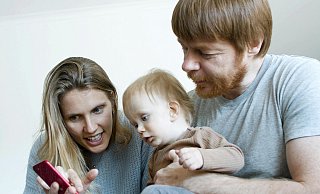 Babys oder Kleinkinder sollten nach Möglichkeit überhaupt keine Zeit vor Bildschirmmedien verbringen, raten Experten aus dem Kreis Gütersloh. - Symbolfoto/Pexels