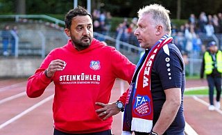 Auf Bielefeld folgt Gütersloh: Trainer Ümüt Gözlükcü (l.) und der Vereinsvorsitzende Wolfgang Rullkötter stehen mit der SG FA Herringhausen-Eickum vor der nächsten reizvollen Aufgabe im Westfalenpokal. - Yvonne Gottschlich