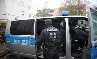 Die Fahnder, hier ein Symbolbild von einem früheren Einsatz, nahmen im Zuge der Razzia gleich mehrere Verdächtige fest. - Symbolbild dpa