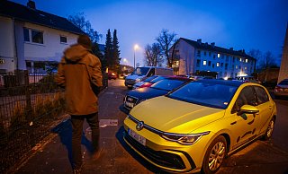 Tatort: Der Täter passte sein Opfer zu Hause an der Straße Am Stadion ab und und würgte es bis zur Bewusstlosigkeit. - Sarah Jonek Fotografie
