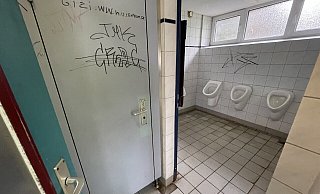 Die Polizei wurde zur Herrentoilette am Hindenburgwall gerufen. - Ralf T. Mischer