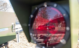 Am Freitag, 21. April, werden Raser in Gütersloh schwerpunktmäßig kontrolliert. - Symbolfoto/ picture alliance