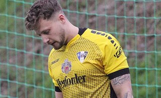 Enttäuscht: Herfords Torhüter Nino vom Hofe musste in den letzten Minuten des Spiels gegen Maaslingen noch zweimal hinter sich greifen. - Stefan Hageböke