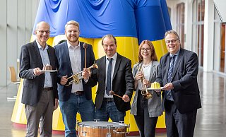 Martin Stodolka (Dr. Oetker), Dominik Potthast, Johannes Strzyzewski, Kim Bökenbrink (alle Musik- und Kunstschule) und Jan Miska, (Dr. Oetker Welt). - Oliver Krato
