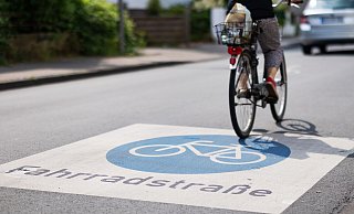 Fahrradstraßen - wie hier in Bielefeld - könnten auch in Löhne bald zur Realität werden. Gleich mehrere Strecken werden jetzt auf ihre Tauglichkeit überprüft. - Oliver Krato