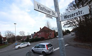 An der Einmündung der Weserstraße soll die Vlothoer Straße geteilt werden: Der nördliche Teil sollte Gemeindestraße werden, der südliche Landstraße bleiben. So sieht es der Vergleichsvorschlag des Verwaltungsgerichts vor. - Jörg Stuke