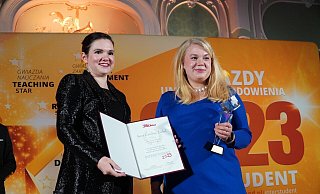 Medizinstudentin Caroline Zurbel erhielt jetzt in Polen einen nationalen Zusatzpreis: Als Jahrgangsbeste der Medizinischen Universität Bialystok hilft sie jüngeren Studentinnen und Studenten. - Medizinische Universität Bialystok