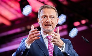 Christian Lindner, FDP-Bundesvorsitzender und Bundesfinanzminister, spricht beim FDP-Bundesparteitag. Mit 88 Prozent wurde er erneut zum Parteivorsitzenden gewählt. - dpa