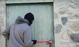 Der oder die Täter versuchten die Tür gewaltsam zu öffnen. - Pixabay