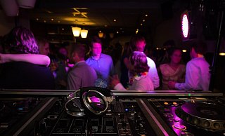 Müssen die Clubs sofort schließen? - (Symbolbild): Pixabay