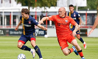 SCP-Rückkehrer Sven Michel (r.) vergab in Enschede zwei dicke Chancen, doch für Paderborn reichte es dennoch zum Erfolg. - Bas Everhard