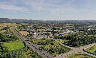 Eidinghausen ist verkehrlich gut angebunden - vor allem durch die Nordumgehung (links im Bild). - Jürgen Krüger