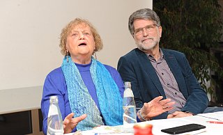 Irmgard Schmidt und Michael Hafner gehören zu den treibenden Kräften der Initiative „Lübbecke zeigt Gesicht“. - Joern Spreen-Ledebur