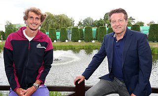 Alexander Zverev und Turnierdirektor Ralf Weber ist die Vorfreude auf die Noventi Open anzusehen. - NOVENTI OPEN