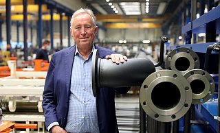 Heiner Wemhöner in einer seiner Produktionshallen bei "Wemhöner Surface Technologies" an der Planckstraße 7. Das Unternehmen führt er in dritter Generation. - Frank-Michael Kiel-Steinkamp
