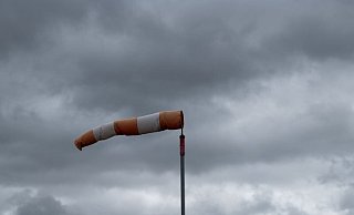 Der Deutsche Wetterdienst warnt am Freitag vor Sturmböen in Ostwestfalen-Lippe. - dpa