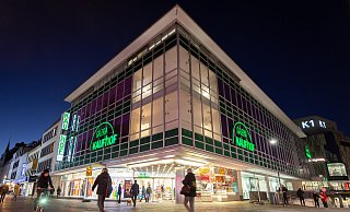 Der Eigentümer plant die Immobilie in der Paderborner Westernstraße, in der aktuell noch Galeria Kaufhof Mieter ist, groß umzubauen. - Niklas Tüns