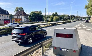 Die Stadt Bielefeld stellt ihren Blitzer Esther nun auch am OWD in Richtung Süden (A33/Brackwede) auf. - Jens Reichenbach Die Stadt Bielefeld stellt ihren Blitzer Esther nun auch am OWD in Richtung Süden (A33/Brackwede) auf. - Jens Reichenbach