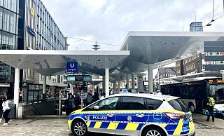 Die Polizei suchte vergeblich nach dem Mann, der vor Zeugen eine Frau geschlagen soll. - Symbolfoto: Jens Reichenbach