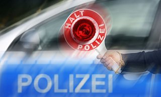 Am Wochenende führte die Kreispolizei Paderborn Verkehrskontrollen unter anderem auf der B64 durch. - Jochen Tack Am Wochenende führte die Kreispolizei Paderborn Verkehrskontrollen unter anderem auf der B64 durch. - Jochen Tack