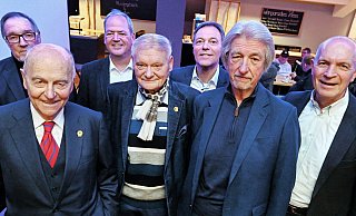 Ehrungen beim DSC: Hans-Jürgen Laufer (v.l.), Wolfgang Böllhoff, Hans-Wilhelm Beckmann, Helmut Büsing, Rainer Kobusch, Udo Geßler und Rainer Schütte. - Barbara Franke Ehrungen beim DSC: Hans-Jürgen Laufer (v.l.), Wolfgang Böllhoff, Hans-Wilhelm Beckmann, Helmut Büsing, Rainer Kobusch, Udo Geßler und Rainer Schütte. - Barbara Franke