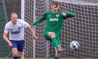 Dornbergs Lukas Kuck (r.), hier im Spiel gegen Eidinghausen-Werste, zeigte viele starke Leistungen. - Foto: Andreas Zobe/NW