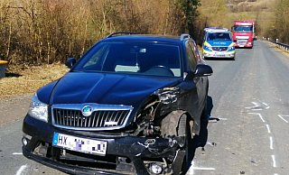 Beim Wenden auf der Straße war der Skoda ein Fahrerin aus Willbadessen mit einem entgegenkommenden Fahrzeug kollidiert. - Burkhard Battran