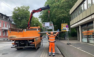 Die sogenannte Fahrrad-Flunder wird am Donnerstagmorgen auf dem Parkplatz an der Mindener Straße abgesetzt. Wie lange sie dort steht, ist unklar. - Jobst Lüdeking