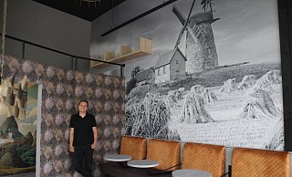 Tim Hensel gibt erste Einblicke in die neue Hensel Filiale in Engers Stadtzentrum. - Jan-Henrik Gerdener