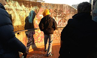 Die mutmaßlichen Täter gerieten mit dem 19-Jährigen in Streit. Kurz darauf setzte es Schläge und einen Kniestoß. (Symbolfoto) - Symbolfoto: Photoshot
