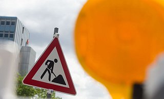 Achtung, Baustelle: Mehrere Großprojekte stehen in nächster Zeit in Preußisch Oldendorf auf dem Plan. - DPA (Symbolfoto)
