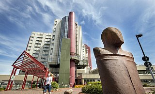 Die Corona-Krise bringt das Klinikum Bielefeld in Bedrängnis. Die Stadt muss Geld zuschießen. - Oliver Krato