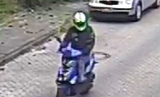 Aus einer Überwachungskamera: Unter anderem mit diesem Bild fahndete die Polizei nach dem Mann. - Polizei Herford