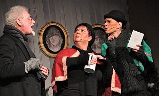Ebenezer Scrooge vergrault all diejenigen, die rund um Weihnachten für gute Zwecke Spenden sammeln wollen. - Madita Schellenberg