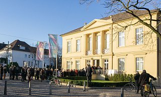 Riesiger Andrang: Die Menschen standen Schlange bei der Eröffnung des Hermann-Stenner-Kunstforums an der Obernstraße im Januar 2019. - Dennis Angenendt