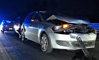 Vier Autos sind am Steinheimer Kreisel aufeinander gefahren - zwei mussten abgeschleppt werden. - David Schellenberg