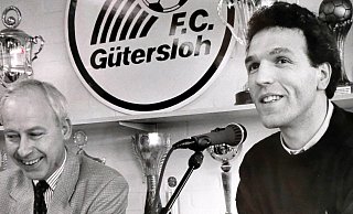 Ernst Middendorp (r.) war von November 1992 bis Juni 1994 Trainer des FC Gütersloh. Der jetzt 64-Jährige ist in der Welt viel herumgekommen und aktuell beim SV Meppen gelandet. - NW