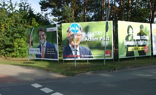 Gleich drei Wesselmänner von SPD, CDU und Bündnis 90 / Die Grünen, wie hier an einem Kreisverkehr in Espelkamp, sind von Vandalen attackiert worden. - Karsten Schulz