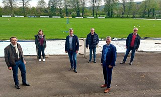 Michael Heine (v. l.), Katharina Borgolte, Ralf Streicher, Burkhard Schwiete, Christian Haase und Günther Ludwig freuen sich über die Fördermittel. - CDU-Fraktion