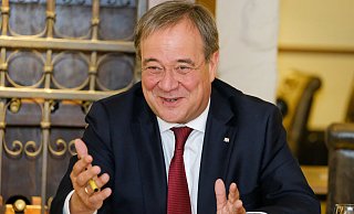 Armin Laschet hat derzeit mit schlechten Umfragewerten zu kämpfen. Im Wahlkampfendspurt zieht es ihn nach Delbrück. - © Andreas Zobe