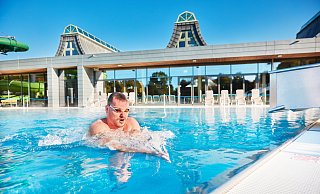 Ein Foto aus dem vergangenen Jahr: Damals konnten Schwimmbegeisterte ab dem 1. August beim Stadtschwimmen in Gütersloh ihre Bahnen ziehen. - Stadtwerke Gütersloh