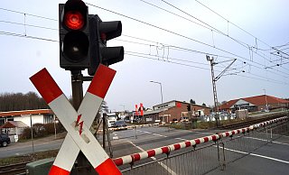 Der Bahnübergang an der Bruchstraße in Rödinghausen ist am Tag durchschnittlich acht Stunden geschlossen. - Niklas Krämer