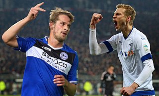 Sören Brandy (links) und Thomas Bertels haben als Profis unter anderem in der 2. Bundesliga gespielt. Gemeinsam kommen sie dort auf 329 Spiele, 48 Tore und 33 Vorlagen. Nachdem sie schon gemeinsam für den SC Paderborn spielten, sind sie nun für den VfB Schloß Holte aktiv. - Andreas Frücht/picture alliance