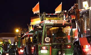 Landwirte haben am Freitagmorgen die Autobahn-Auf- und Abfahrten in Vennebeck blockiert. - Symbolfoto: Alex Lehn Landwirte haben am Freitagmorgen die Autobahn-Auf- und Abfahrten in Vennebeck blockiert. - Symbolfoto: Alex Lehn