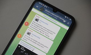 Einblick in die Bünder Telegram-Gruppe: Mit der Idee, Innenstadtbesucher mit 2G-Nachweis mit roten Armbändern auszustatten, sind zwei Mitglieder offenbar nicht einverstanden. Den Händlern wünscht man schon mal die Insolvenz. - Florian Weyand